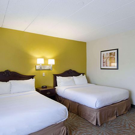 Quality Inn & Suites Worcester Bagian luar foto