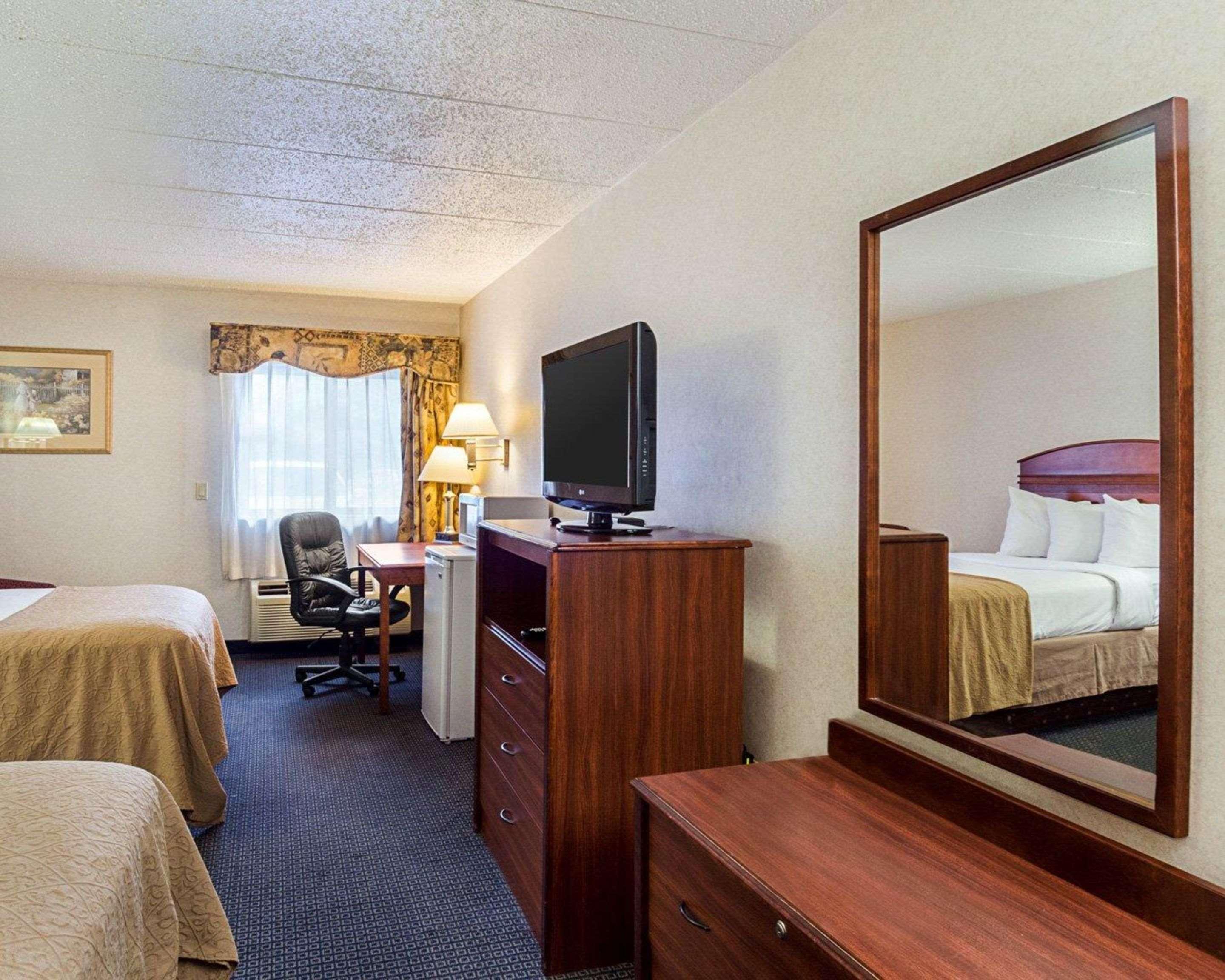 Quality Inn & Suites Worcester Bagian luar foto