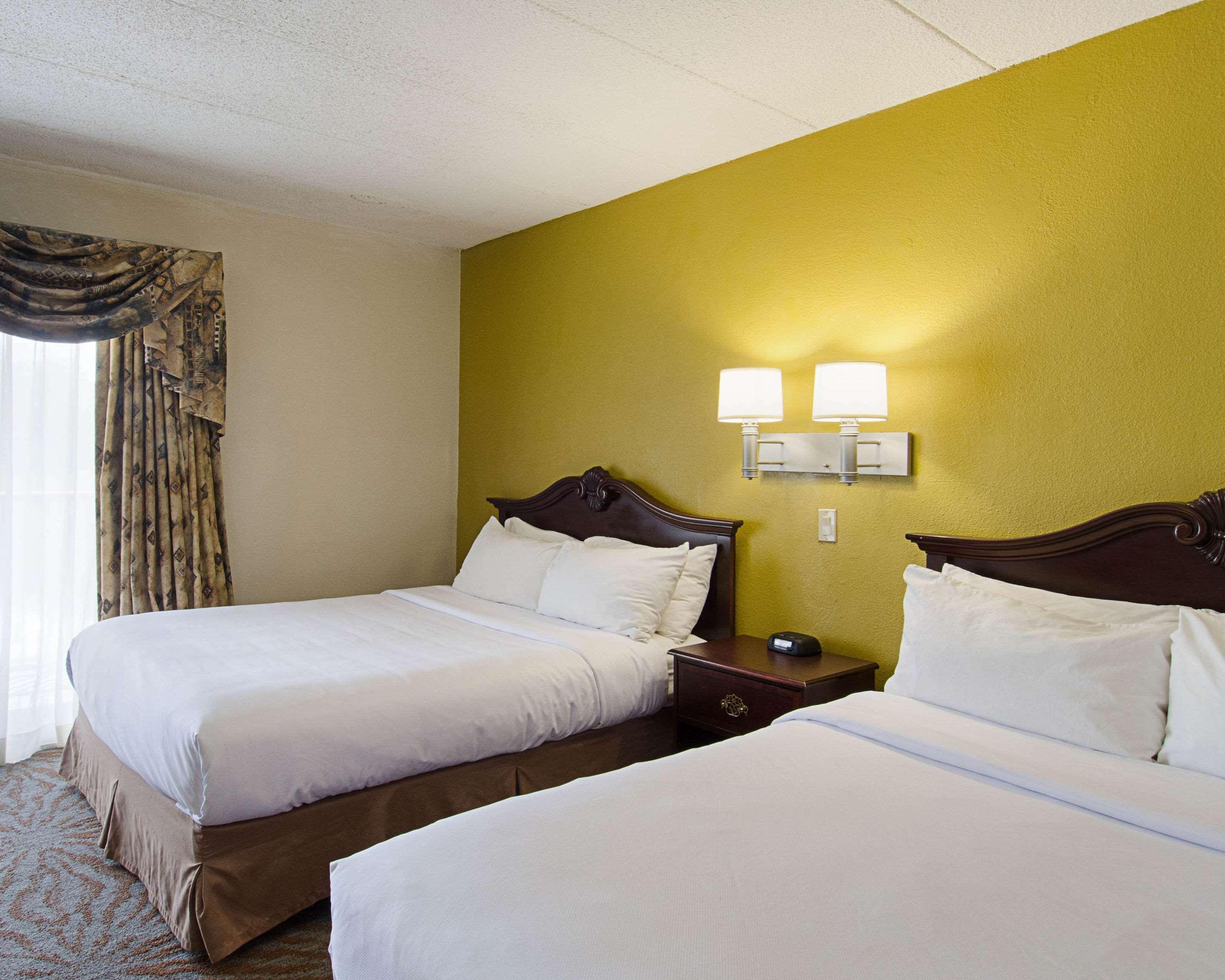 Quality Inn & Suites Worcester Bagian luar foto