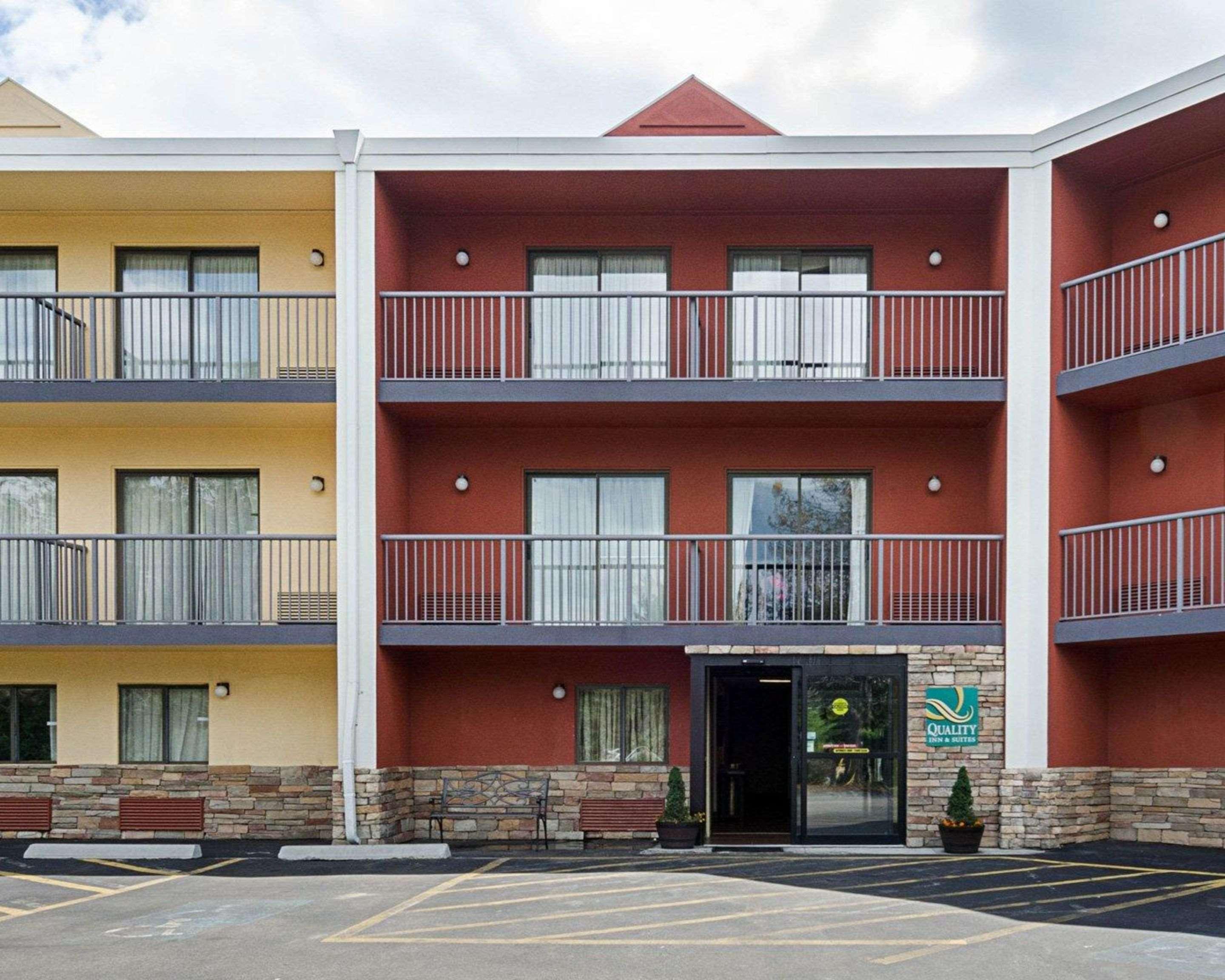 Quality Inn & Suites Worcester Bagian luar foto
