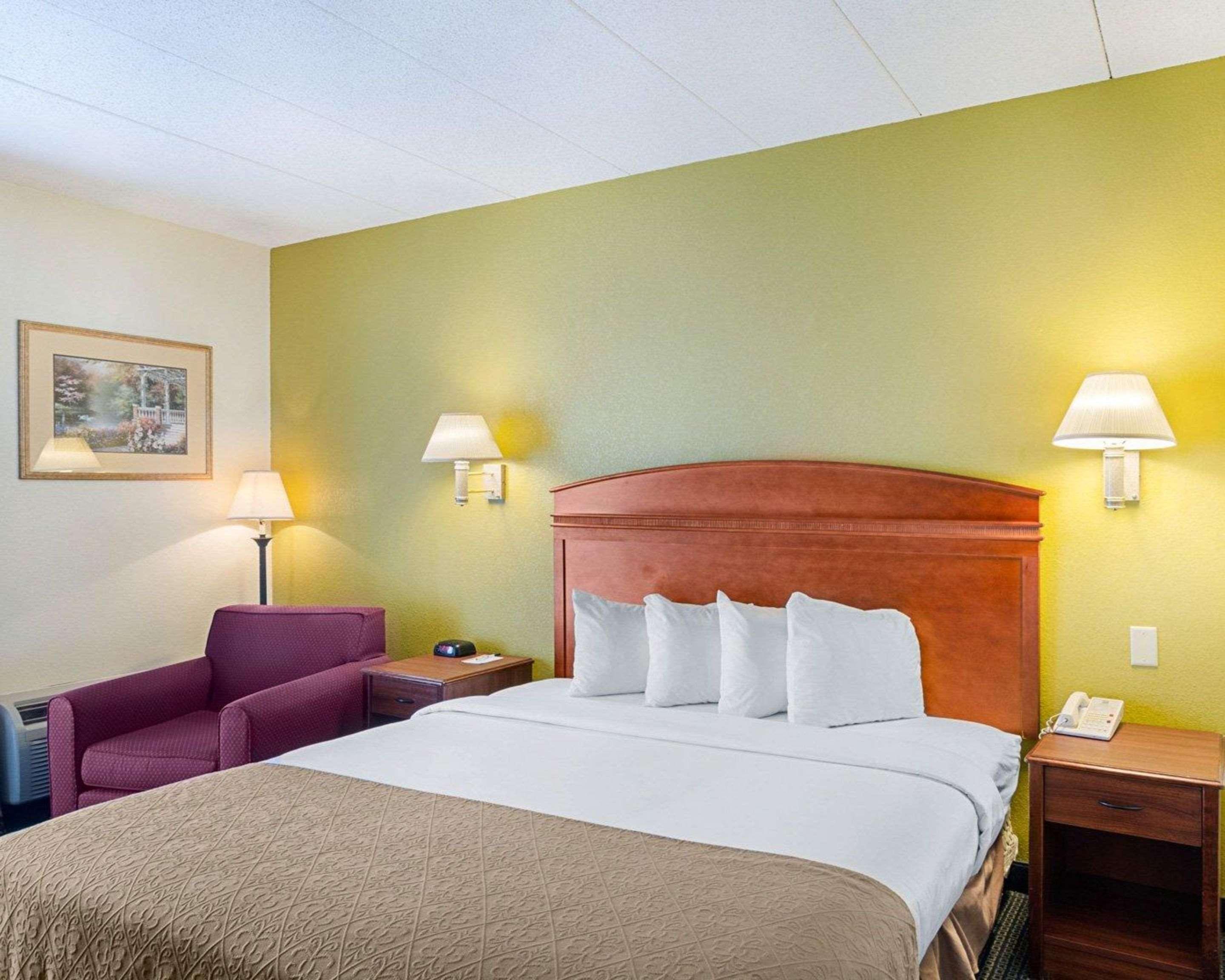Quality Inn & Suites Worcester Bagian luar foto