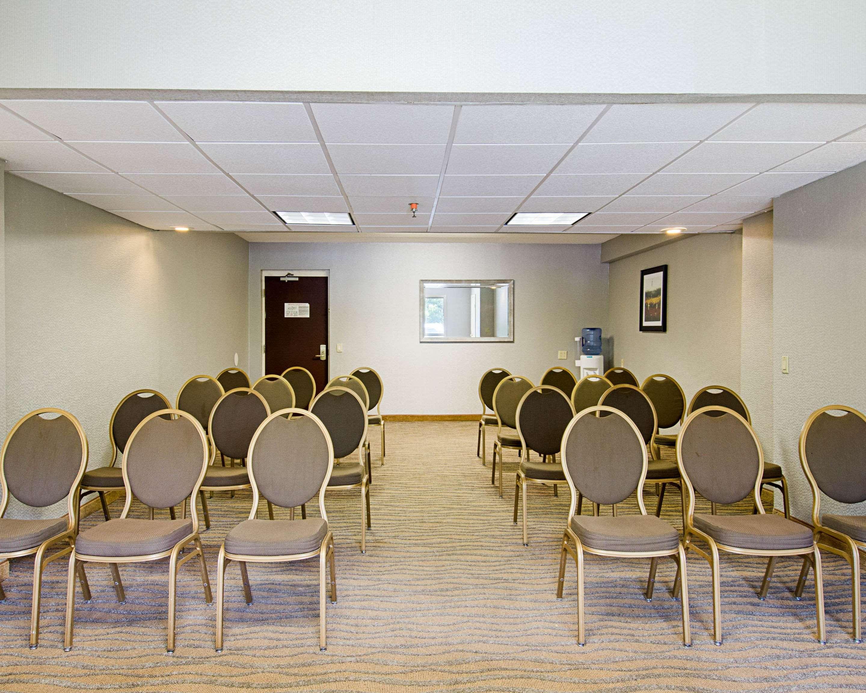 Quality Inn & Suites Worcester Bagian luar foto