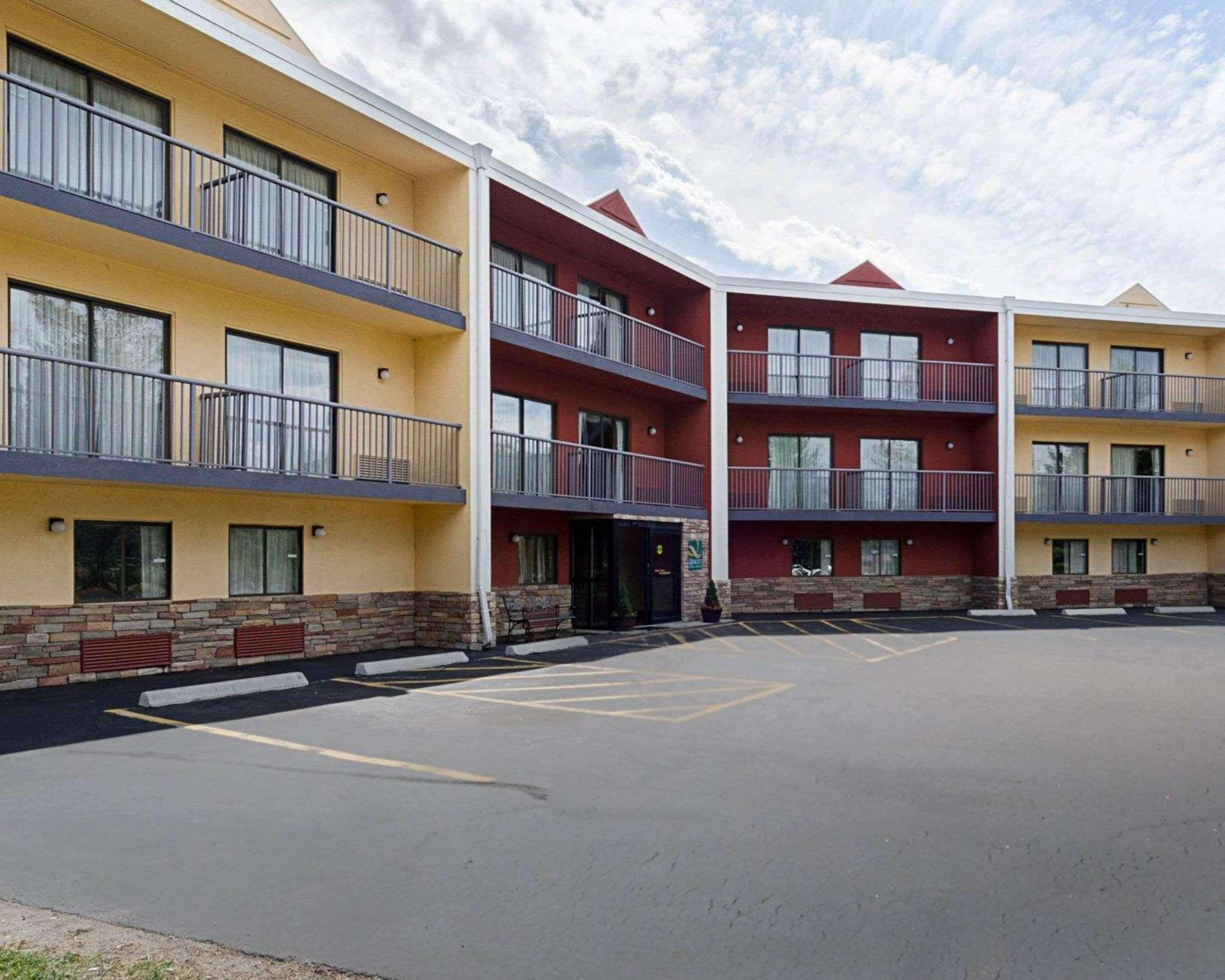 Quality Inn & Suites Worcester Bagian luar foto