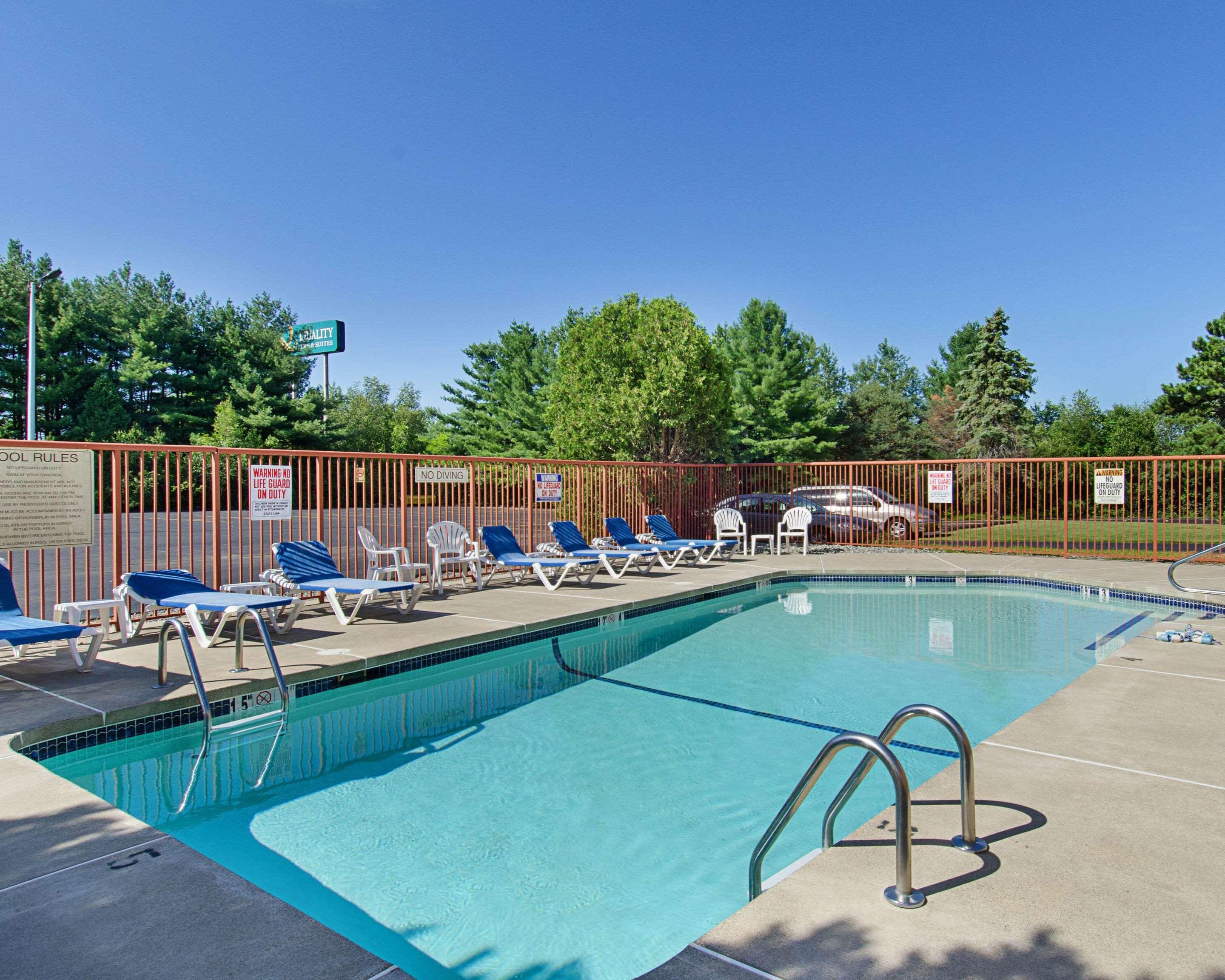 Quality Inn & Suites Worcester Bagian luar foto