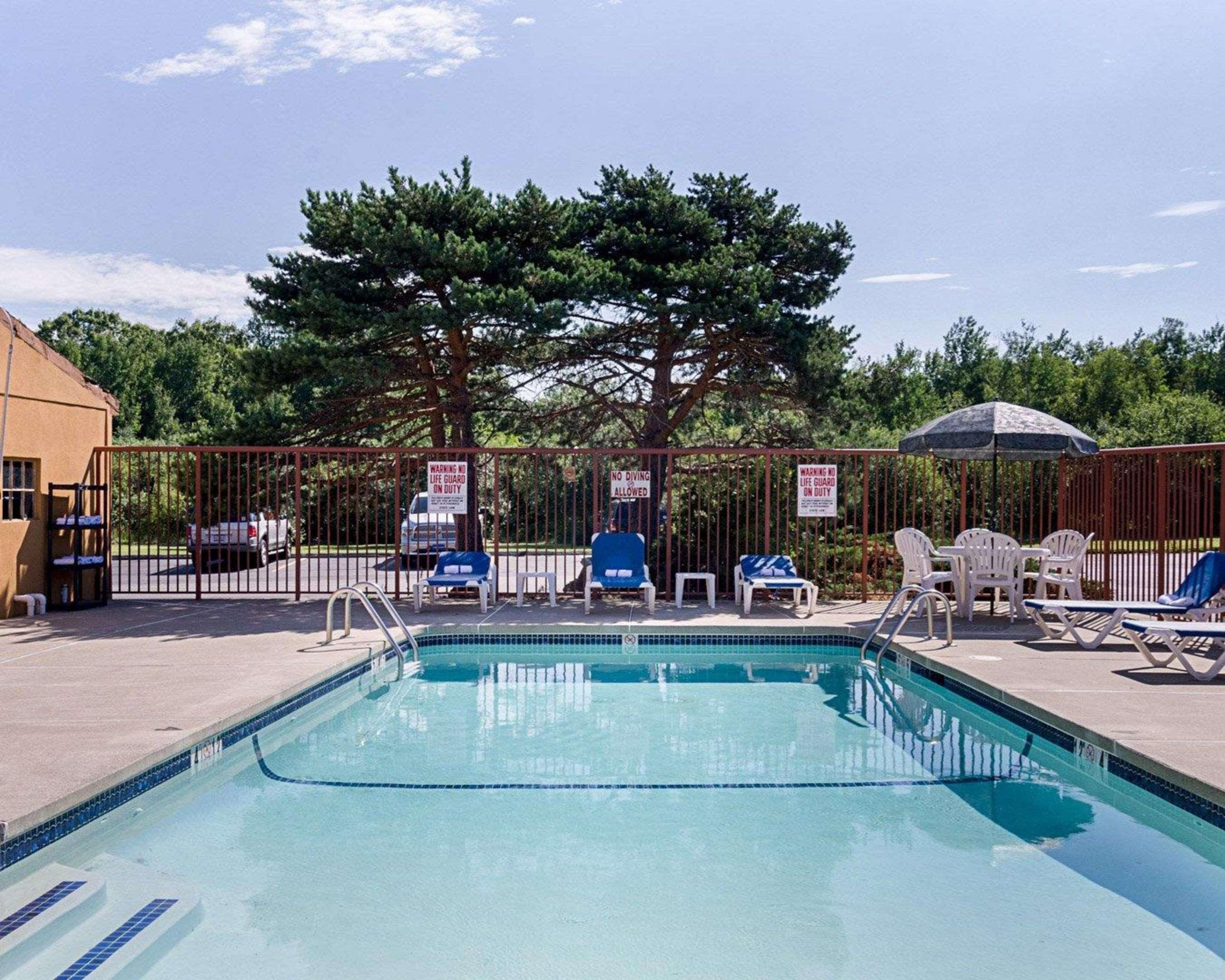 Quality Inn & Suites Worcester Bagian luar foto