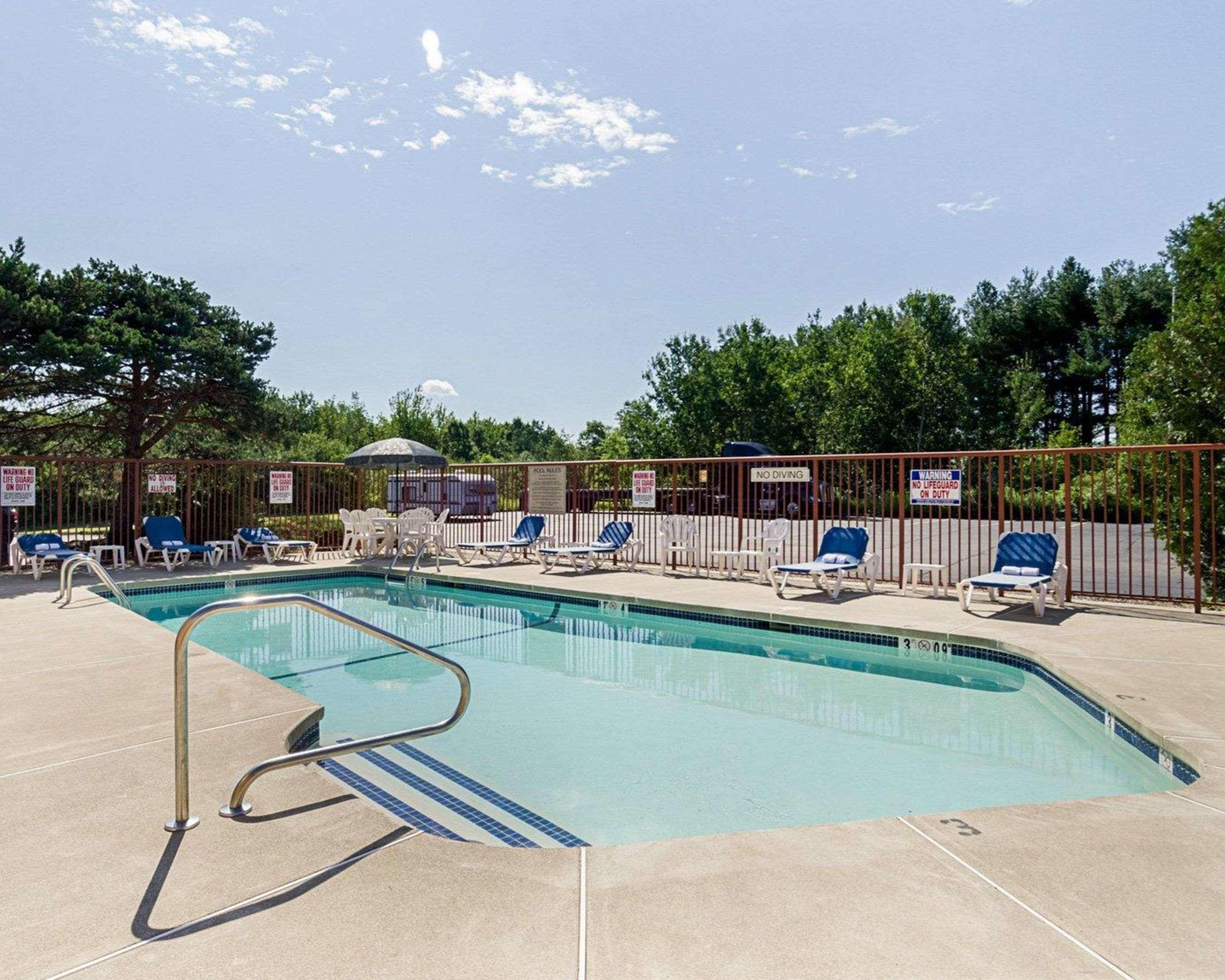 Quality Inn & Suites Worcester Bagian luar foto